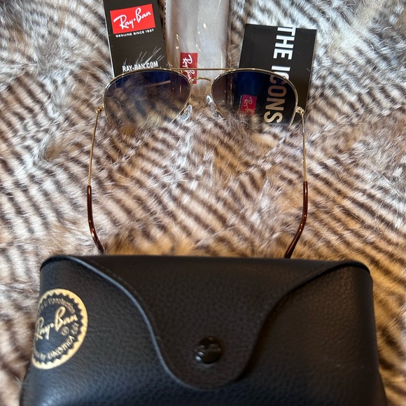 Ray-Ban Aviator Sunglasses with Case
